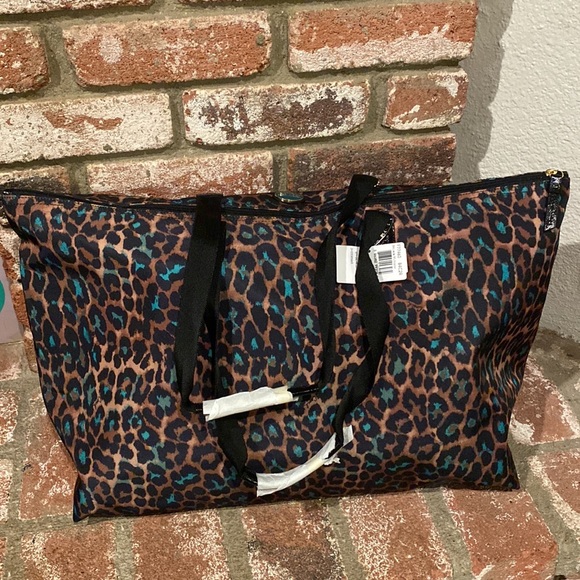 NWT Getaway OCELOT PRINT LRG WEEKENDER - Picture 7 of 8